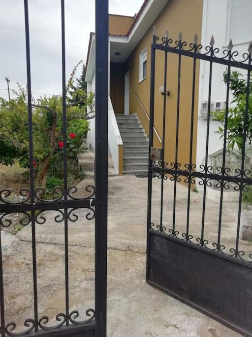 Villa Myrsini' S House Néa Péramos Exterior foto